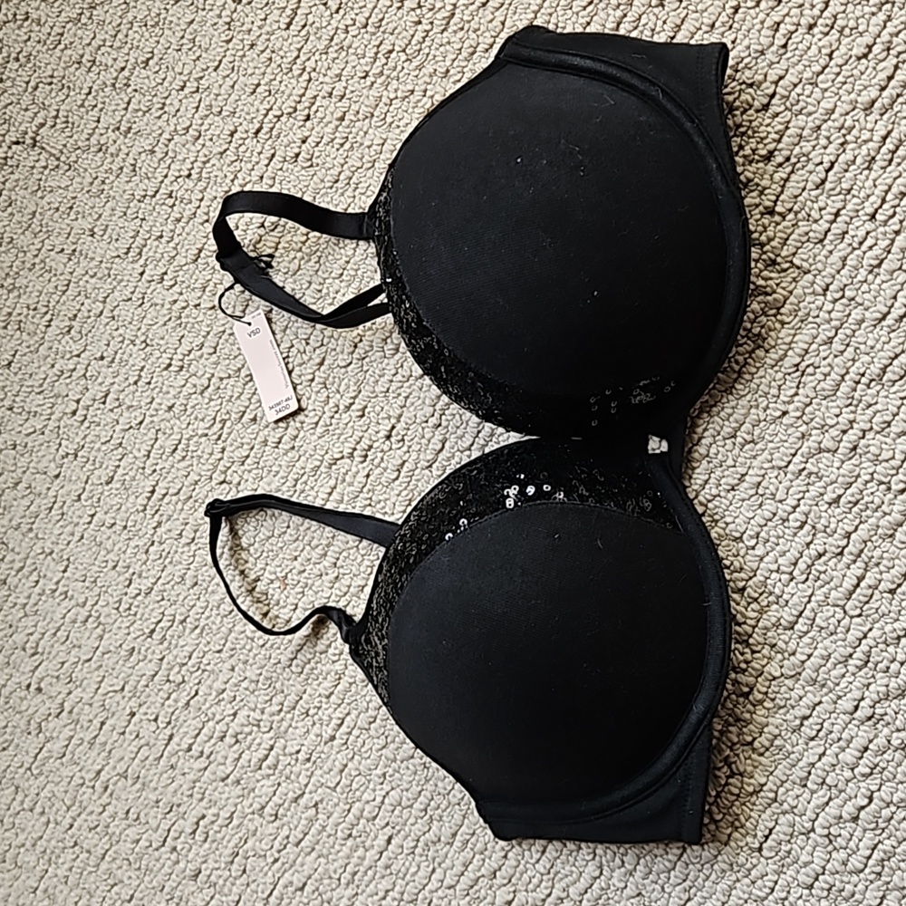 Victoria Secrets 34DD Black Push Up Pigeonnant Bra